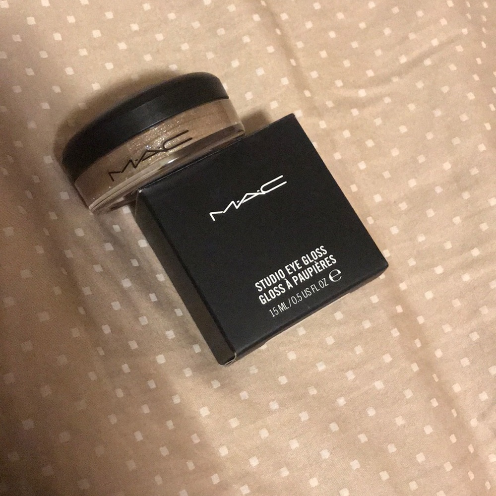 M·A·C 💋 Studio Eye Gloss • Lightly Taupe 👁